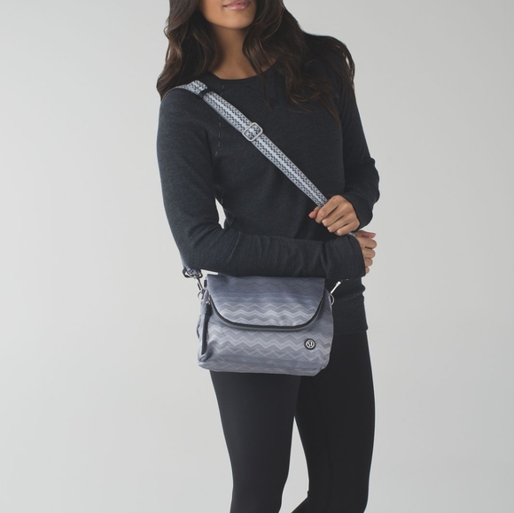 Lululemon crossbody bag - Picture 9 of 10